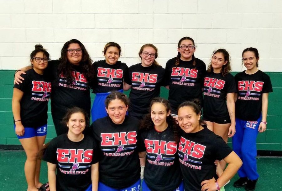Girls+Powerlifting+Team+at+Regionals