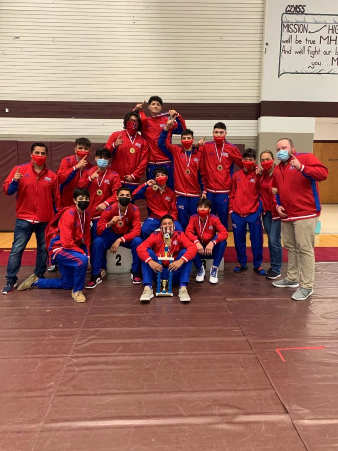 Boys+wrestlers+are+District+champions.